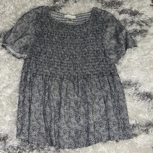 White and black leopard print flowy blouse - Picture 2 of 3